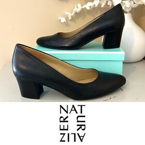 NWT NATURALIZER Carmen Black Leather Block Heel Pump Size 6